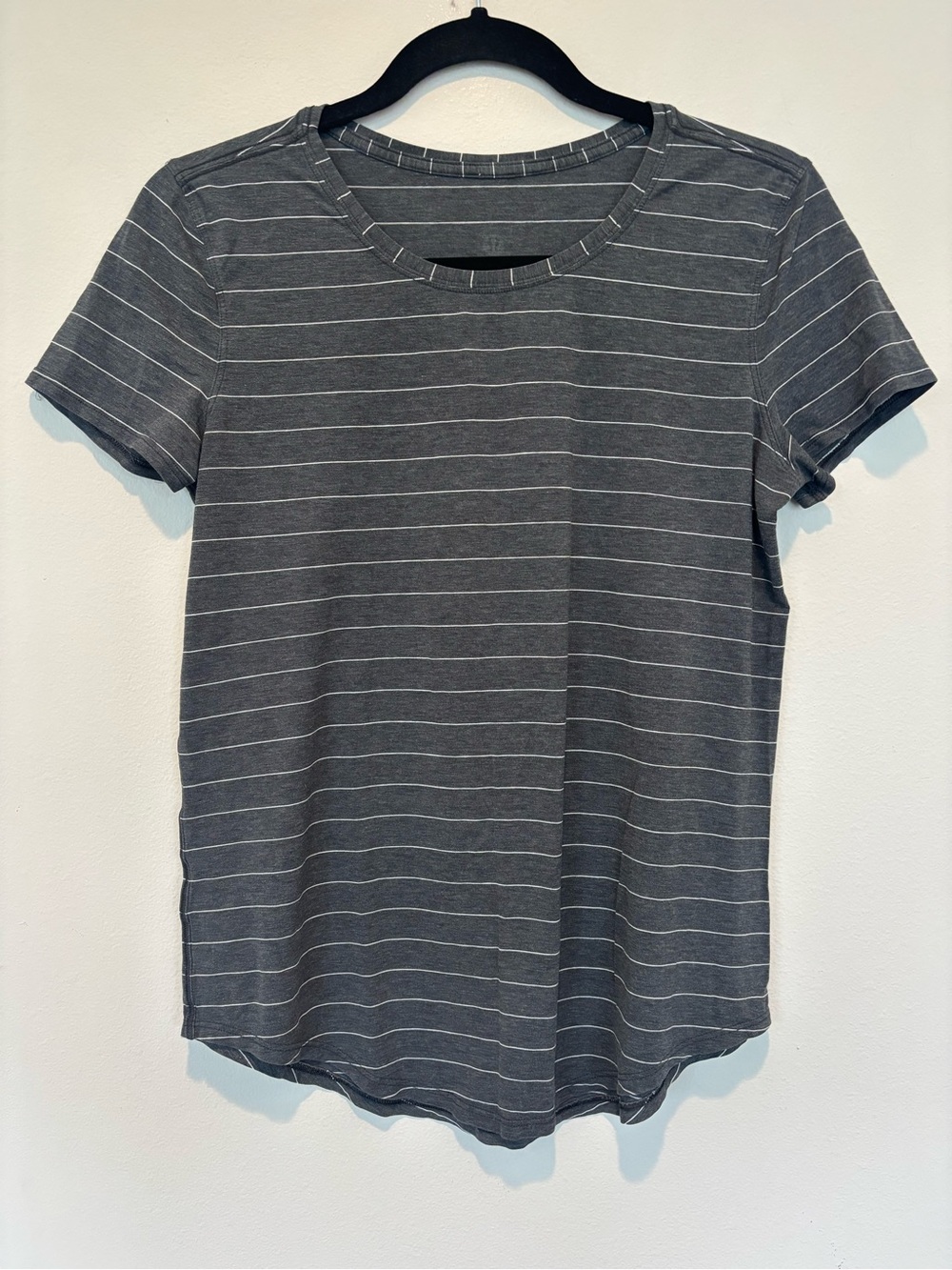 lululemon athletica Women's Charcoal Gray Striped Short Sleeve Tee